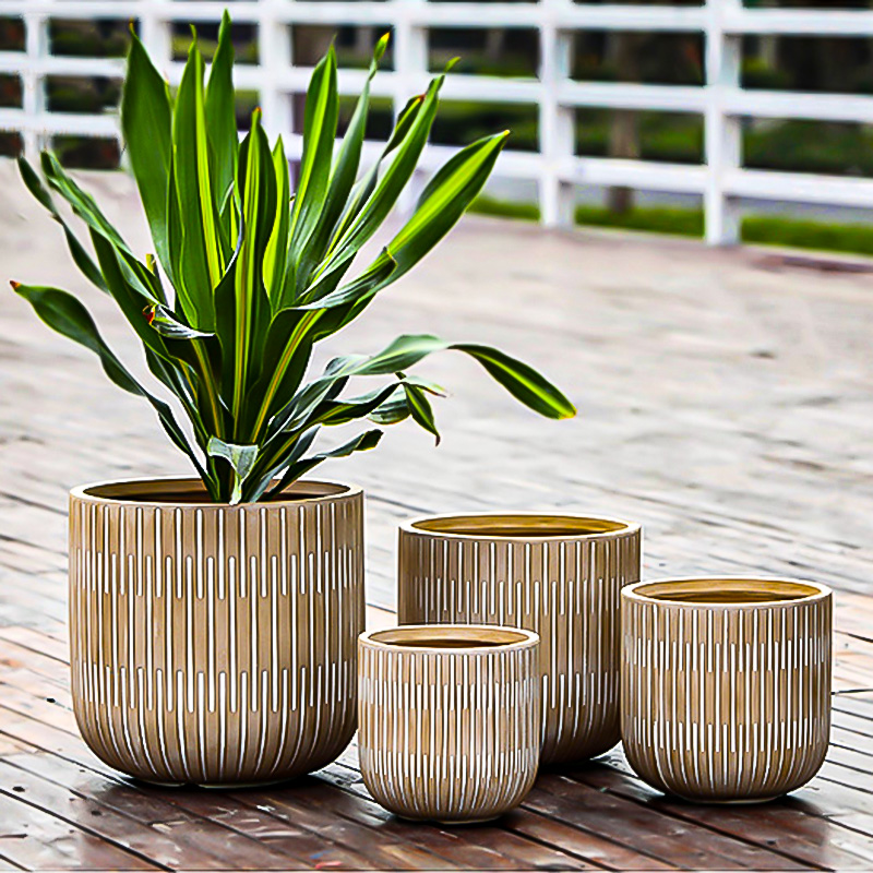 Aurina-Garden Flowers Pot