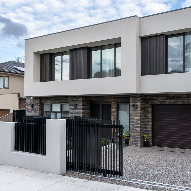 Linea -Vertical Blade Sliding Gate